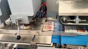Envasadora horizontal flow pack SF-DH3 con sellado recíproco y alimentación inferior de film