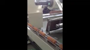 Envasadora horizontal flow pack SF-N sin bandeja para galletas en posición vertical