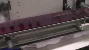 Envasadora horizontal flow pack SF-R con túnel de termorretracción