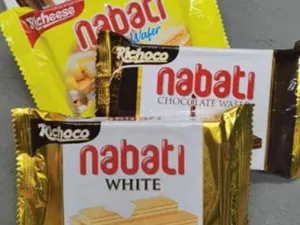 Sistema automático de envasado de obleas rellenas y chocolate